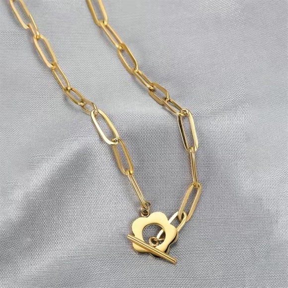 14k gold plated Paper clip chained flower necklace - Picture 6 of 6